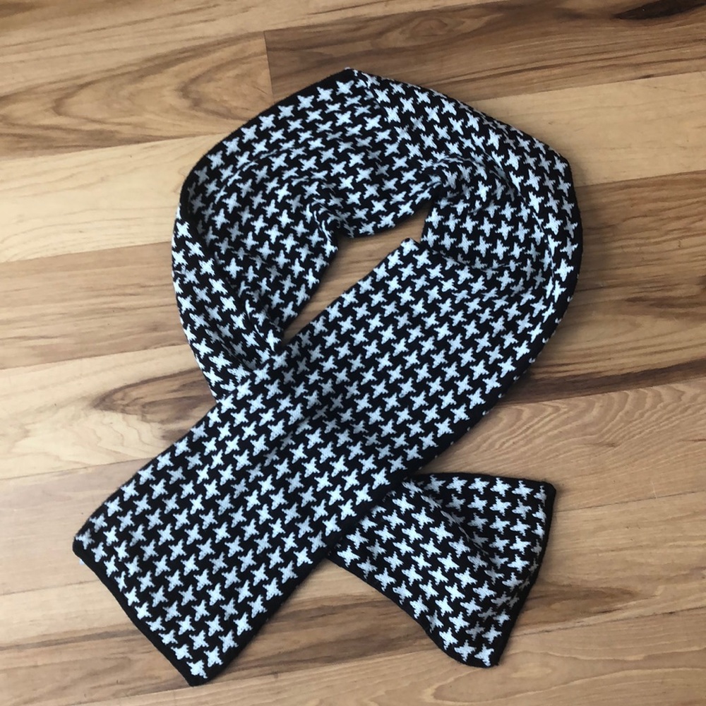 Houndstooth scarf